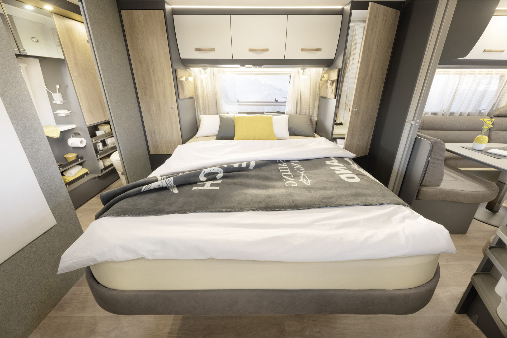 La espaciosa cama Kingsize de la Beduin Scandinavia ofrece mucho espacio para acurrucarse • 690 BQT | Tarragona