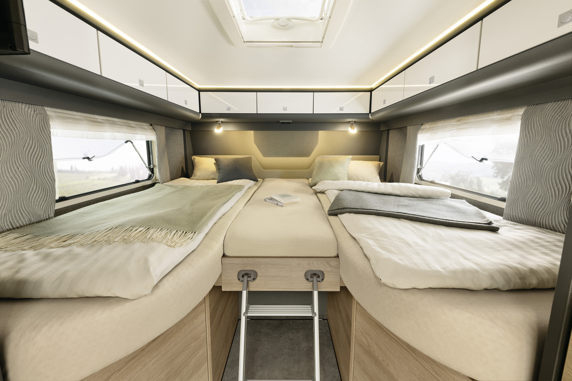 As camas dos quartos estão equipadas com colchões de 7 zonas de alta qualidade, com 150 mm de espessura, feitos de material termorregulador, bem como estrado de ripas de madeira adaptados.